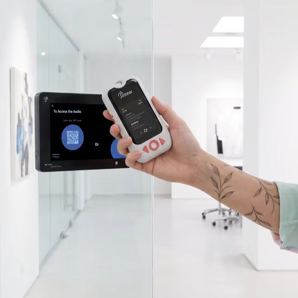 Listener tapping an NFC target to join a secure Bettear B-Pass Auracast stream